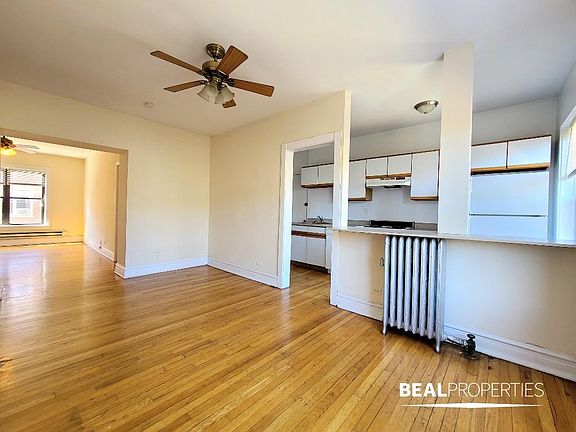 5th image of 949 W Cornelia Ave APT 2B