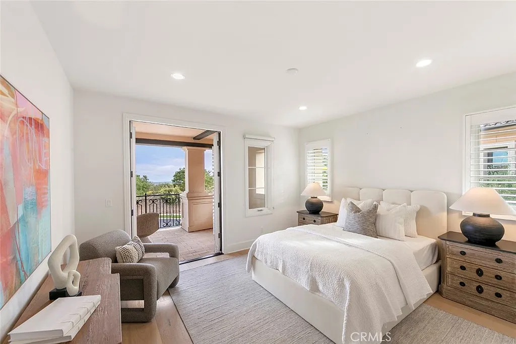 5 bed, 5.5 bath, 5419 sqft, $33,000 — Photo 4