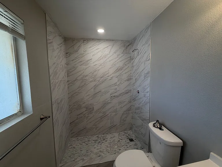 2501 W Sweetwater Ave — Photo 15