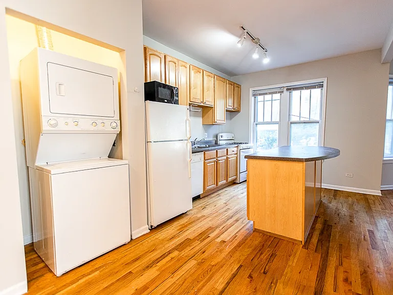 1364-66 N. Hoyne Ave./ 2105-11 W. Schiller St. — Photo 5