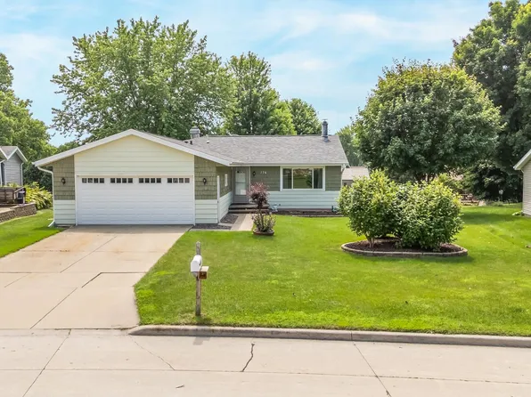 176 Hillock Ct, Appleton, WI 54914