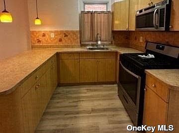 4th image of 10442 88th Ave