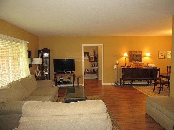 3rd image of 797 Northwood Dr