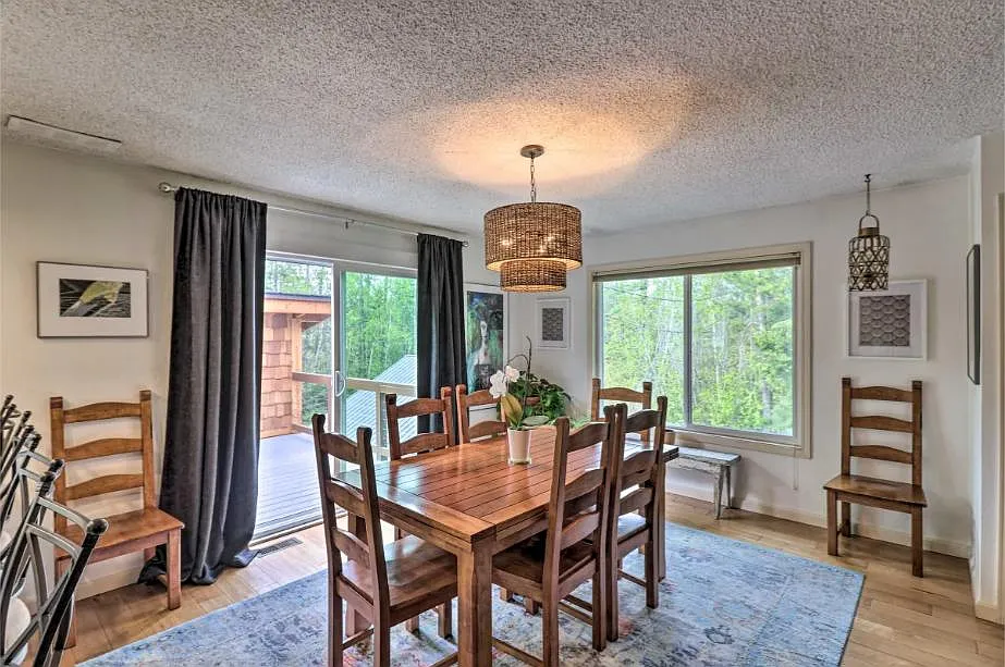 1863 Tamarack Ln — Photo 4