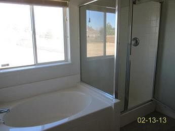 4th image of 18564 Danbury Ave