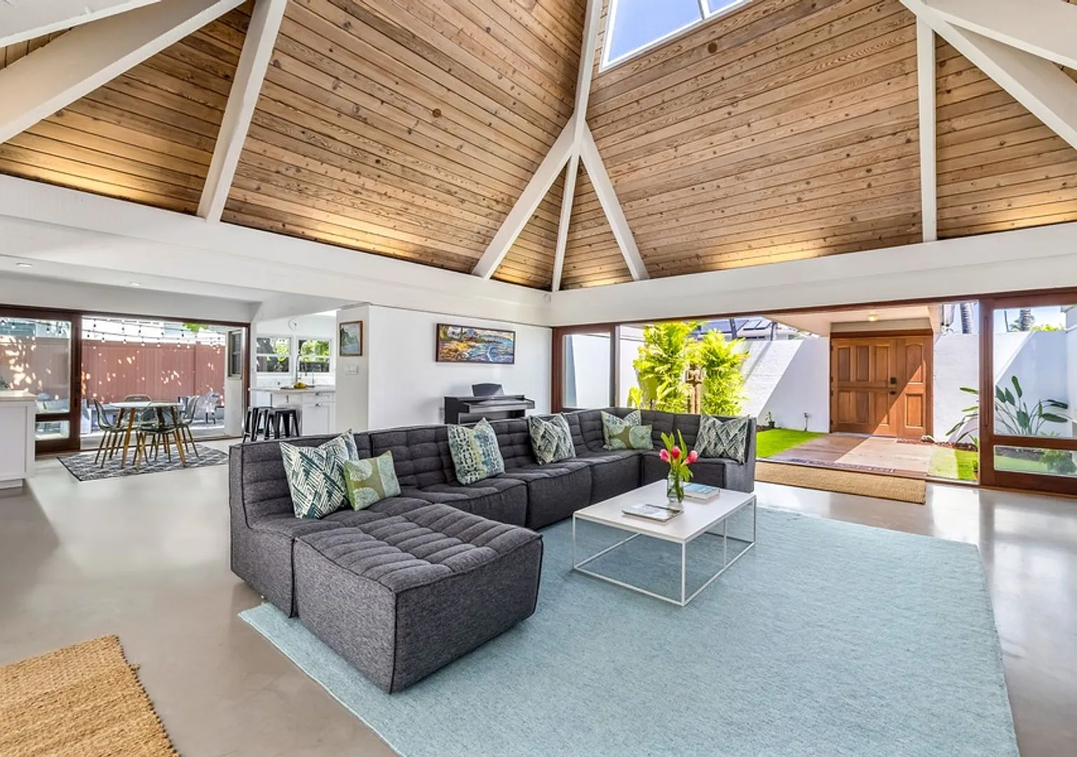 Elegant Home w/ Private Beach Access, Pool & AC: Relaxing Lokomaika'i Kailua — Photo 1