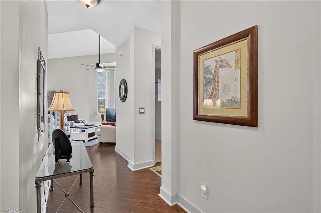 3 bed, 3.0 bath, 1760 sqft, $4,100 — Photo 4