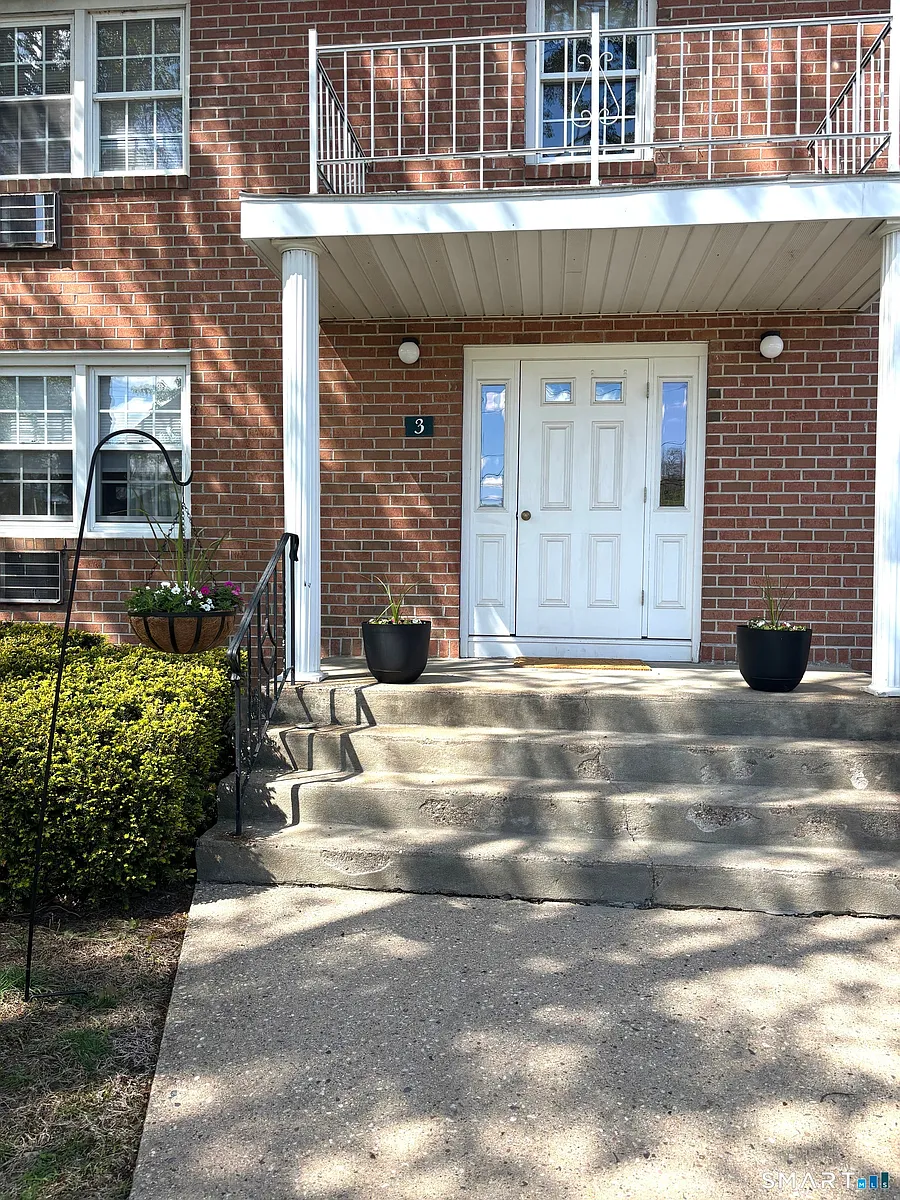 Building Photo - 1250 Farmington Ave #C