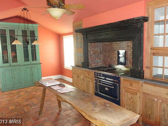 3rd image of 1114 Charles St