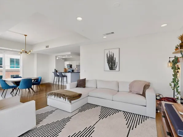 5055 Addison Cir Penthouse 736, Addison, TX 75001