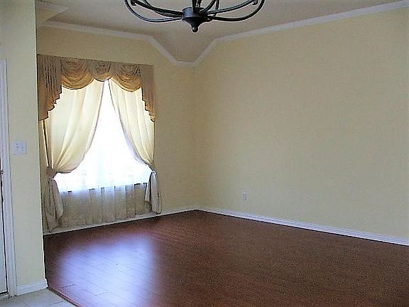 4th image of 1113 Oakridge Dr