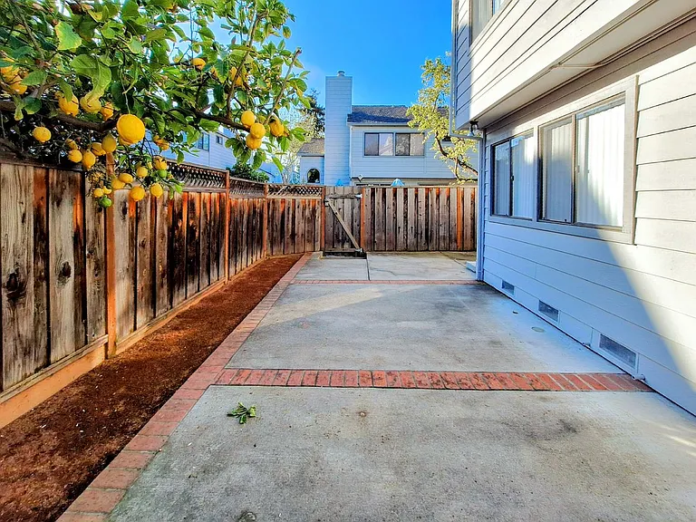 1206 Sierra Village Way — Photo 32