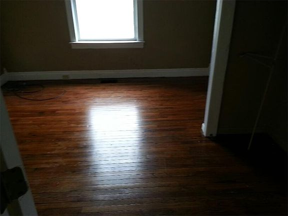 4th image of 557 W Kyger St