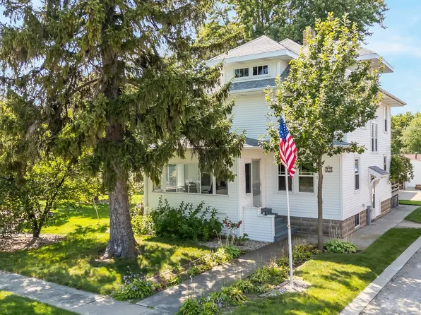 18 S 4th St, Winneconne, WI 54986