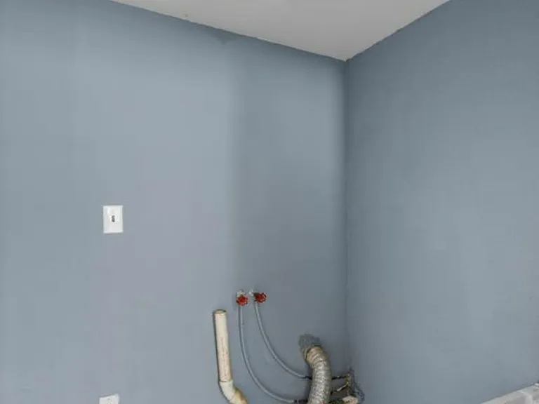 2220 W Oak St — Photo 7