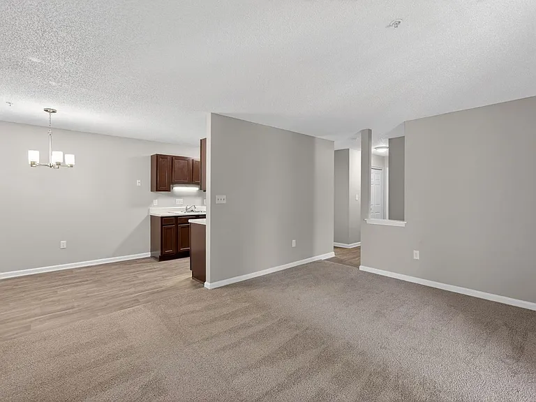 Sharon Oaks Apartments — Photo 33