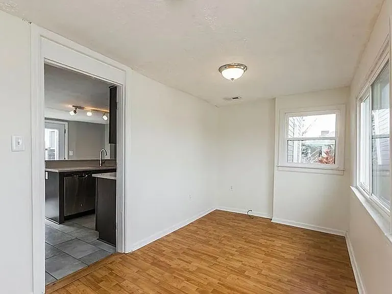 676 Headley Ave — Photo 9