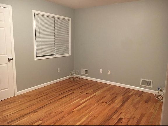 4th image of 160 Llewellyn Pl #2