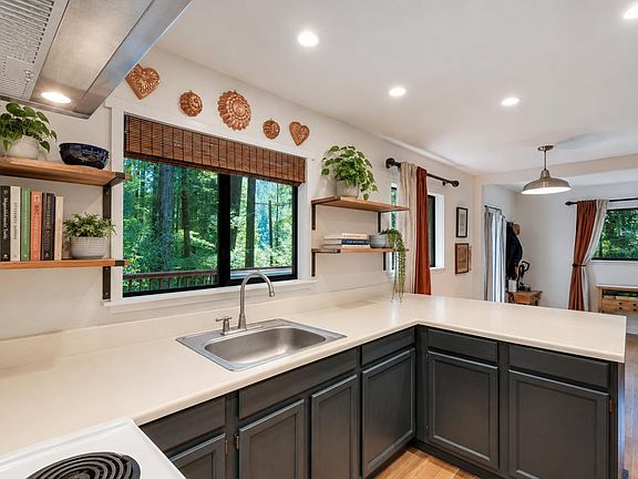 5th image of 9079 Middle Terrace
