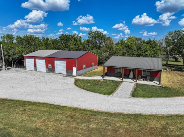 102 Mays Rd, Winfield, KS 67156