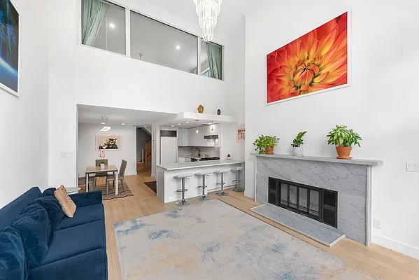 Sold by The SIMPLE Real Estate Co | media 2