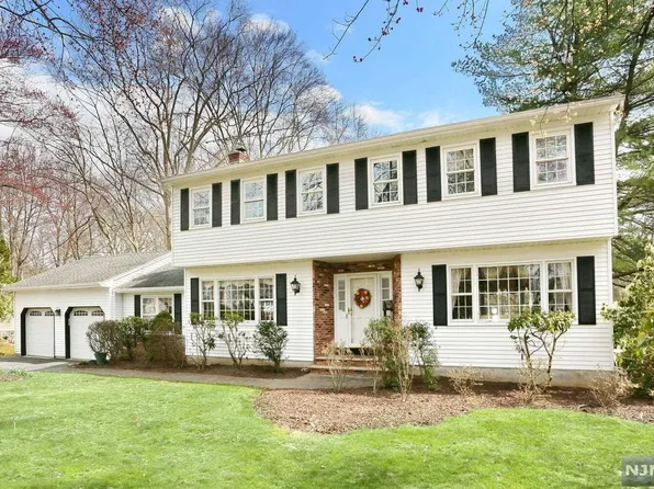 831 Alison Dr, River Vale, NJ 07675