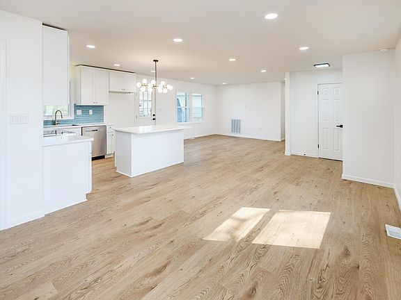 2nd image of 2 Willowood Dr