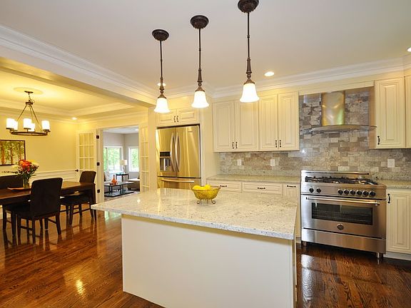 3rd image of 472 Marrett Rd