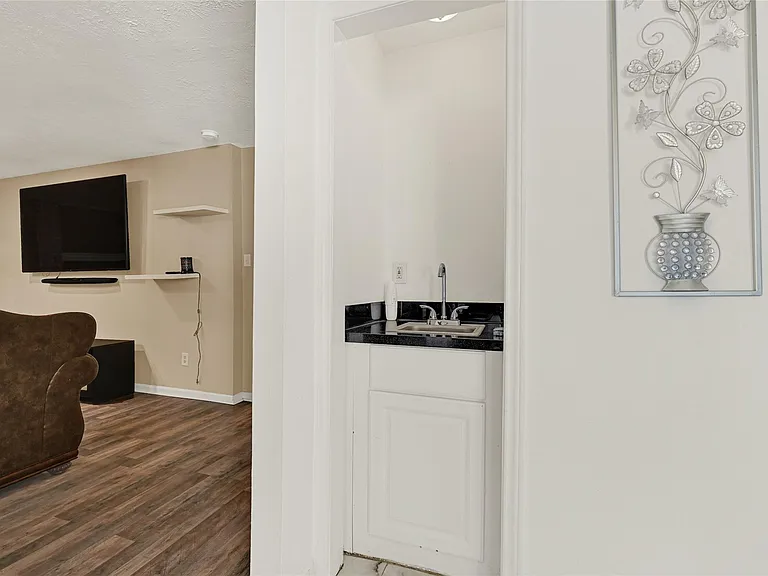 1111 Belaya Ln — Photo 12