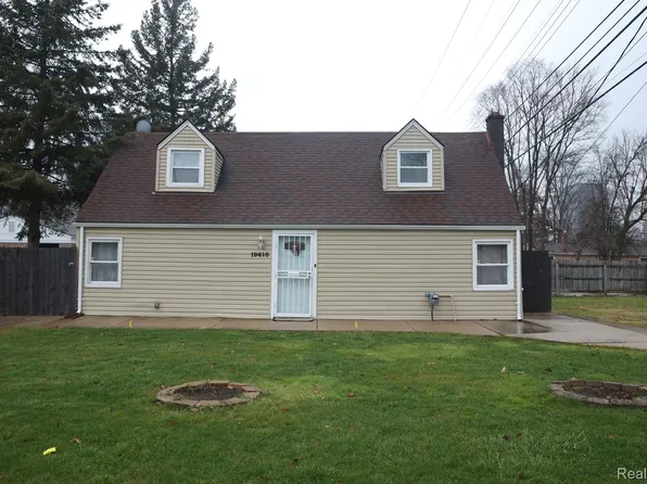19610 Hilton Dr, Southfield, MI 48075
