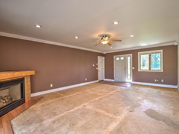 4th image of 25784 Babs St