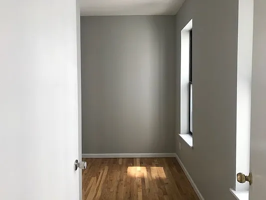 Rented by Salon Realty Corp | media 8