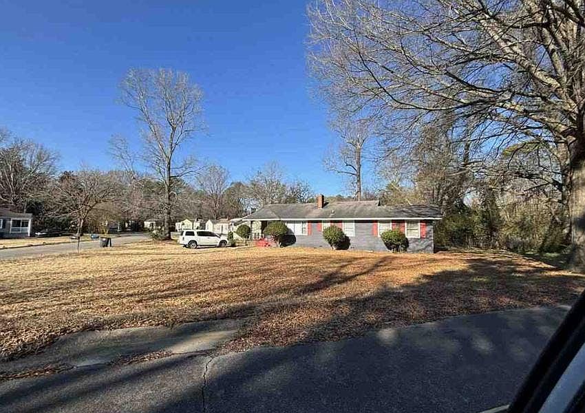 1st image of 960 Meadowbrook Dr