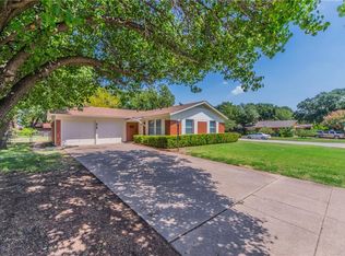828 Timberhill Dr, Hurst, TX 76053
