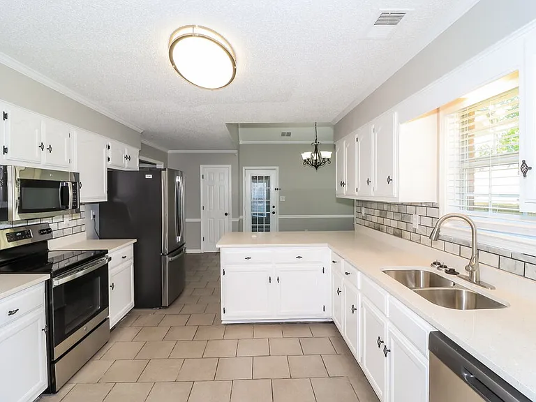 1915 Pecan Grove Dr — Photo 9