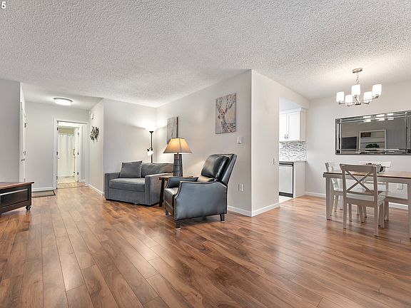 4th image of 11510 SW Crown Dr Unit 5