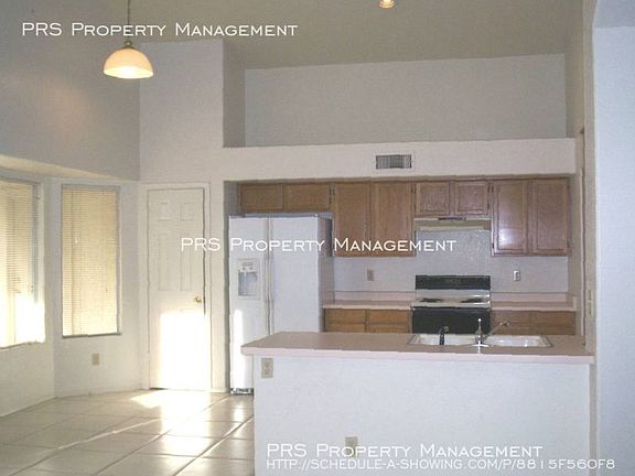 4th image of 1493 E Tremaine Ave