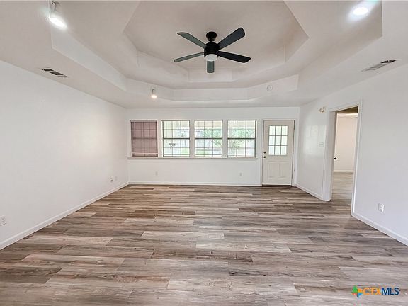 3rd image of 410 Cole Ave