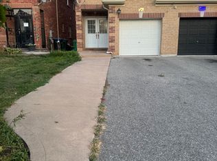 427 Comiskey Cres #Basement, Mississauga, ON L5W 0C7