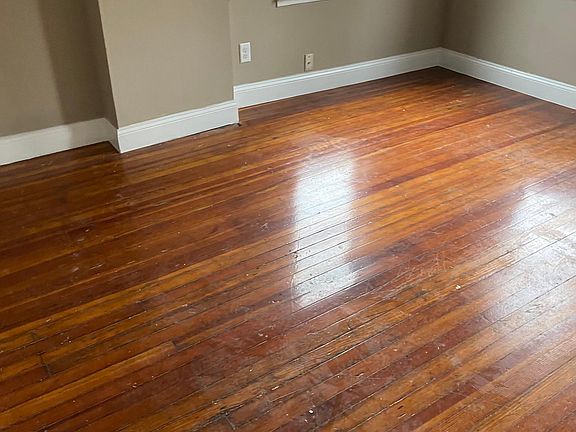 4th image of 257 Clarendon Ave