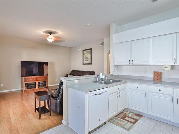 4th image of 12670 Longcrest Dr