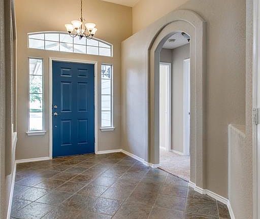 4th image of 1001 Swan Cir