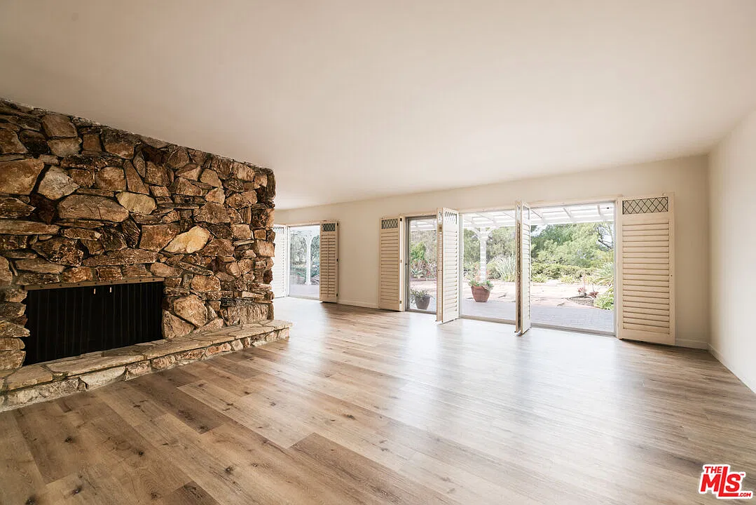 3 bed, 2.5 bath, 2557 sqft, $7,500 — Photo 4