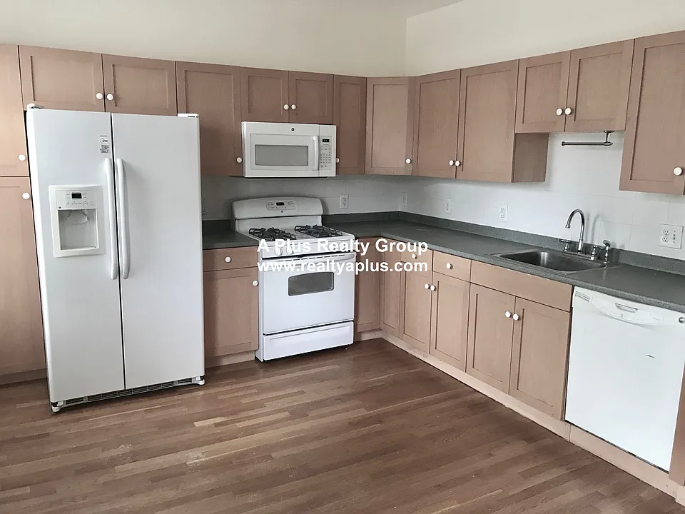14 Schiller St #3