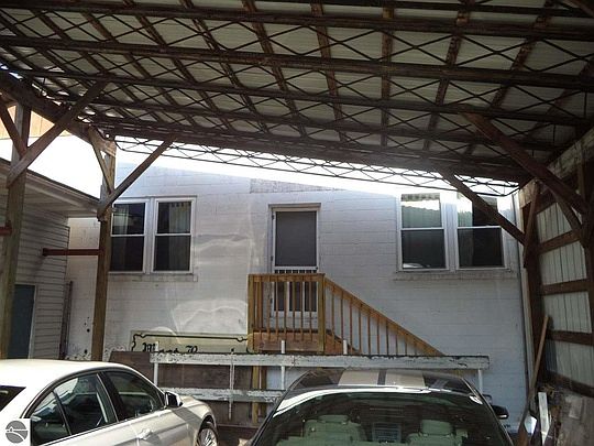 5th image of 107 S 2nd St