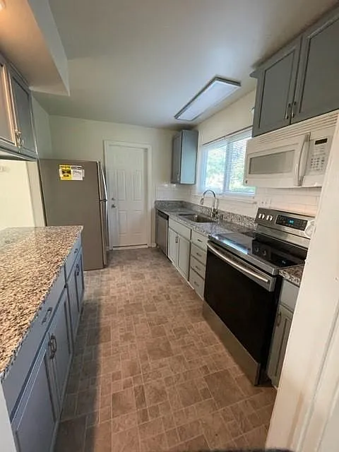 3 bed, 2.5 bath, 1529 sqft, $2,695 — Photo 3