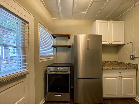 3rd image of 212 W Beach Pl APT 1