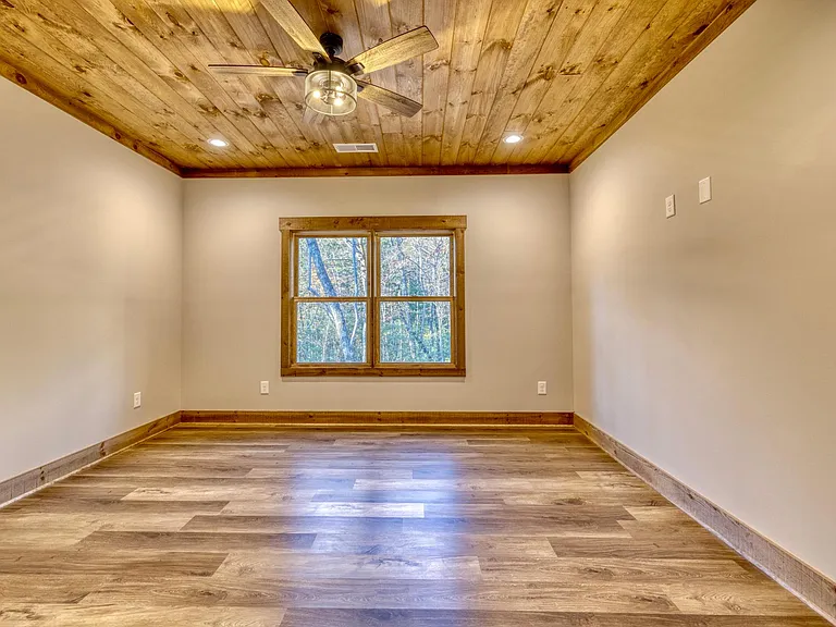 200 E Ridge Ln — Photo 8