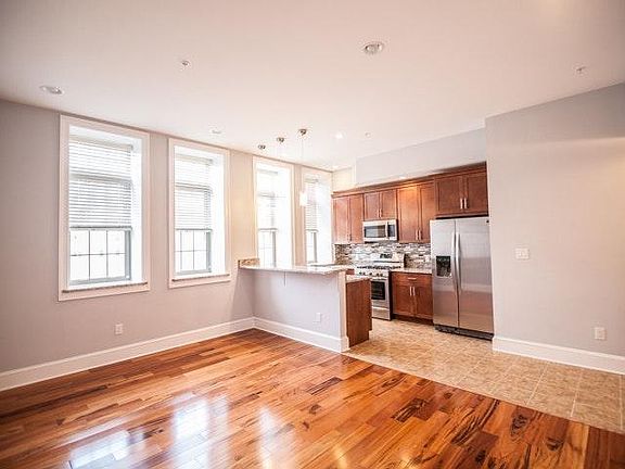 3rd image of 615 S 6th St APT 303