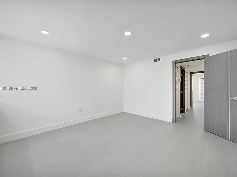 1083 W 38th St #23-8 — Photo 17